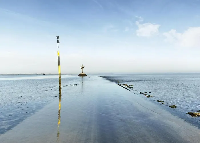 Cosy Proche Avec Balcon Et Vue - Fr-1-224c-48