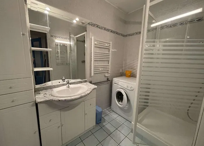 Cosy Proche Avec Balcon Et Vue - Fr-1-224c-48 *